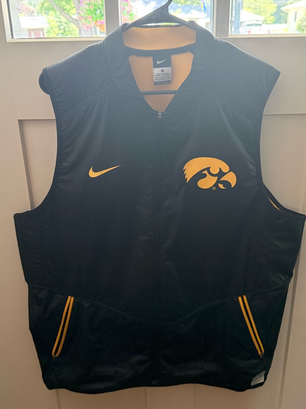 Men’s Nike Iowa Hawkeyes light weight vest